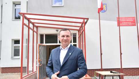 [FOTO, WIDEO] Ruszyła modernizacja Hali Sportowej w Kamieńcu Ząbkowickim. Czy uczniowie skorzystają z niej już we wrześniu?